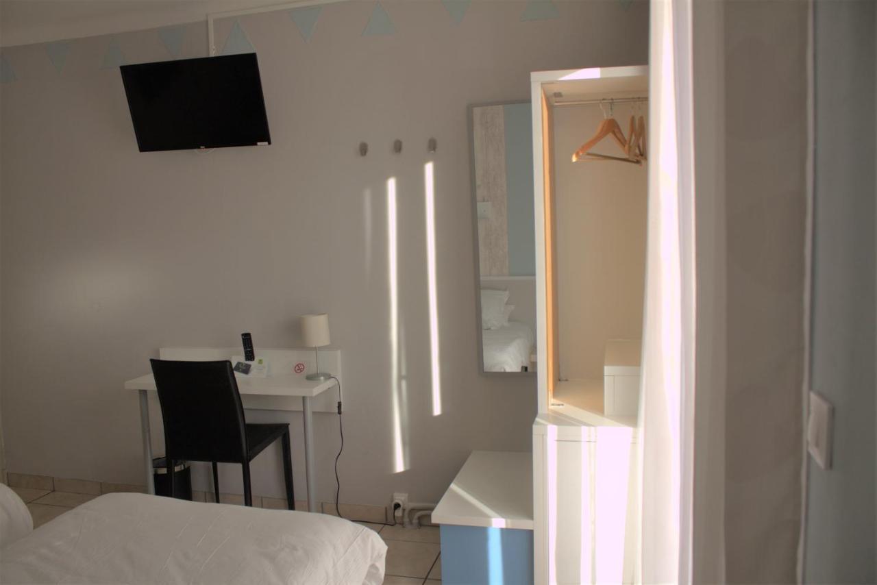 Logis Hotel Le Clement V Roquemaure (Gard) Exterior foto