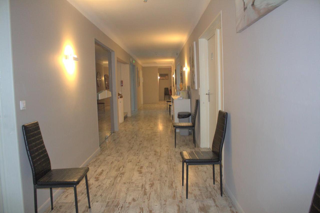 Logis Hotel Le Clement V Roquemaure (Gard) Exterior foto