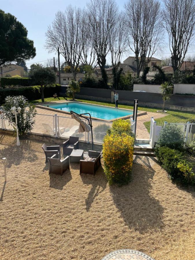 Logis Hotel Le Clement V Roquemaure (Gard) Exterior foto