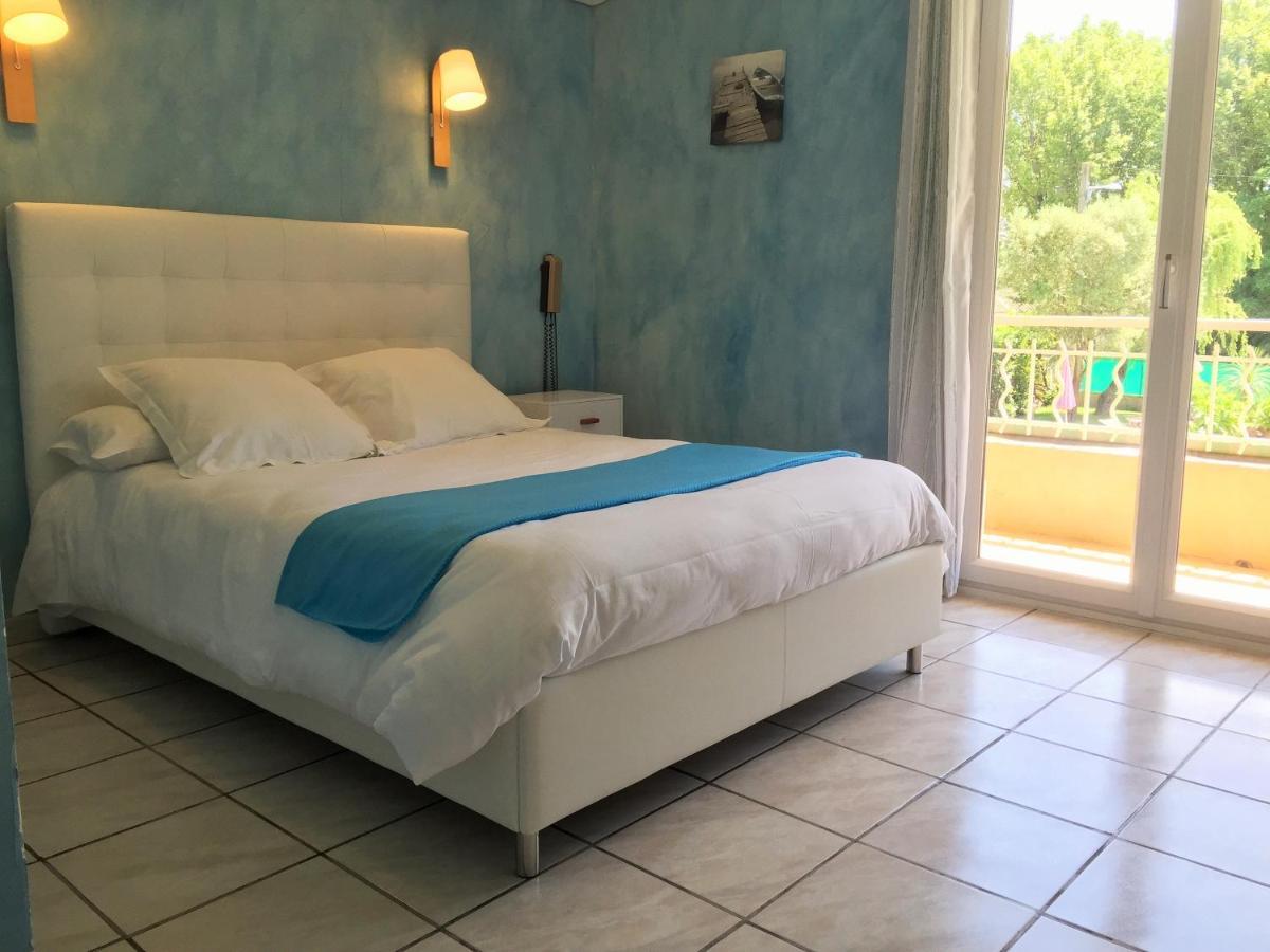 Logis Hotel Le Clement V Roquemaure (Gard) Exterior foto
