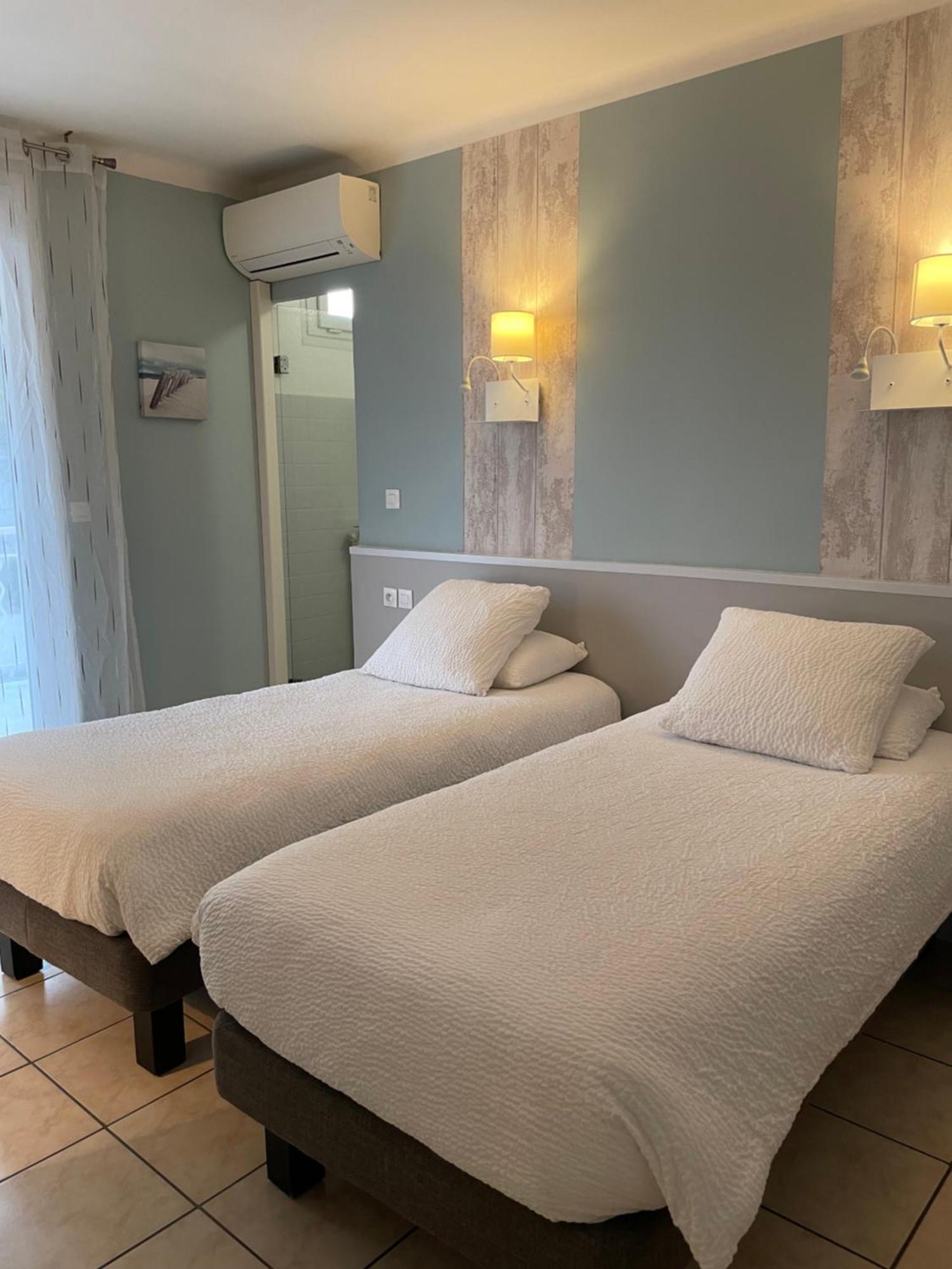 Logis Hotel Le Clement V Roquemaure (Gard) Exterior foto