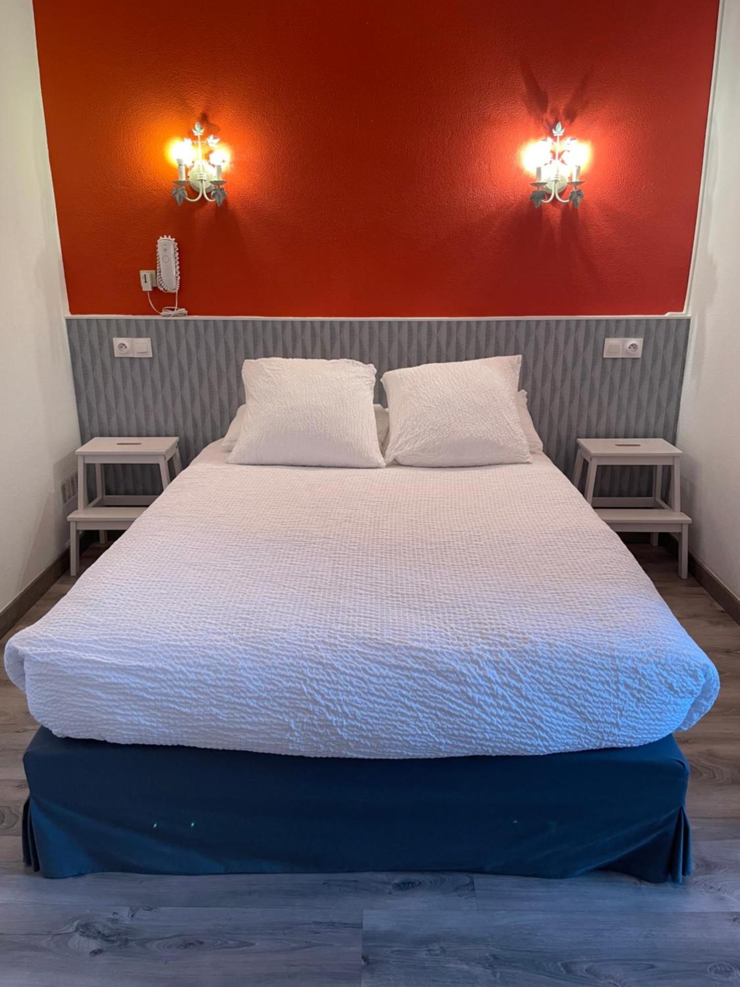 Logis Hotel Le Clement V Roquemaure (Gard) Exterior foto