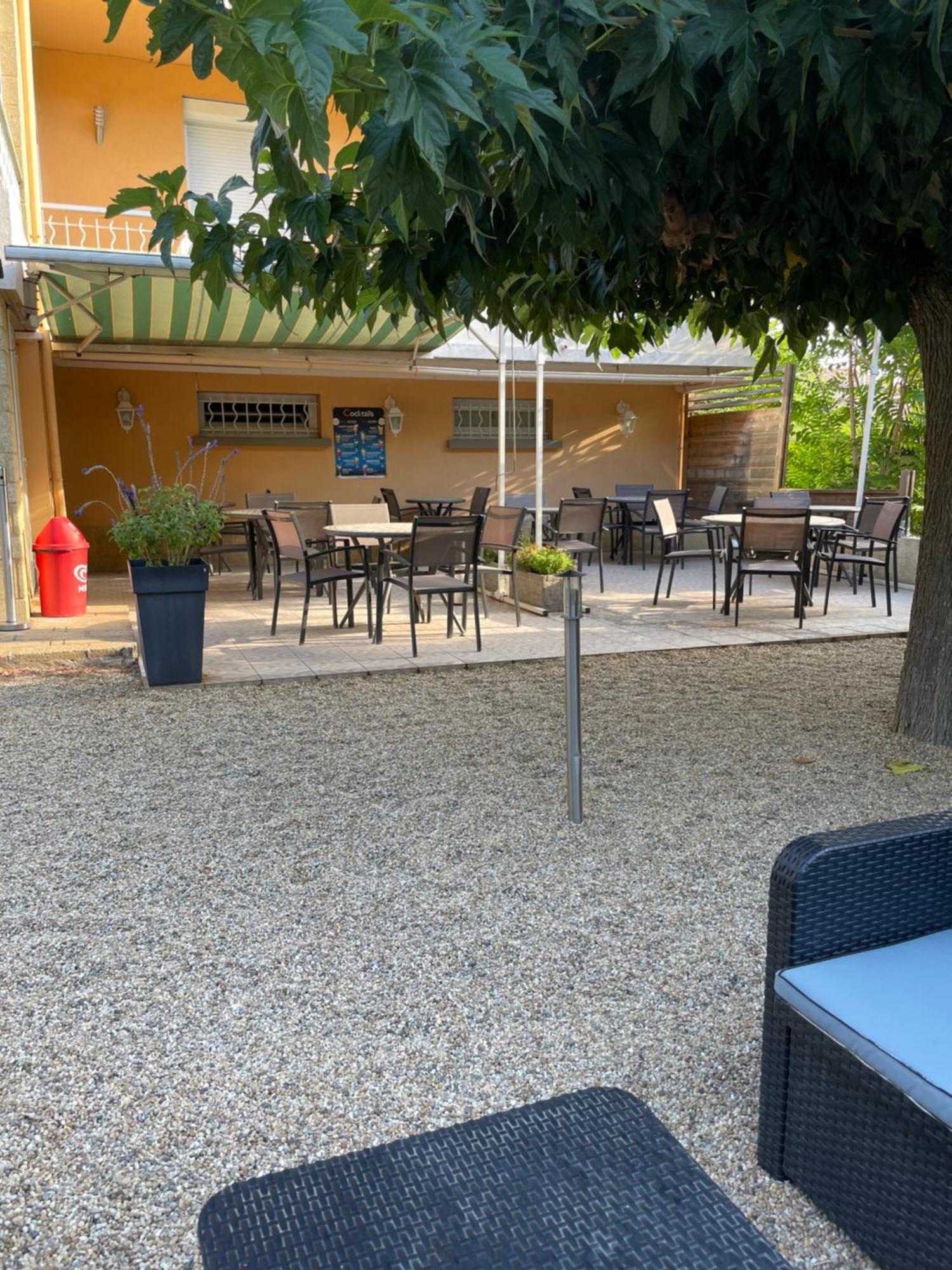 Logis Hotel Le Clement V Roquemaure (Gard) Exterior foto