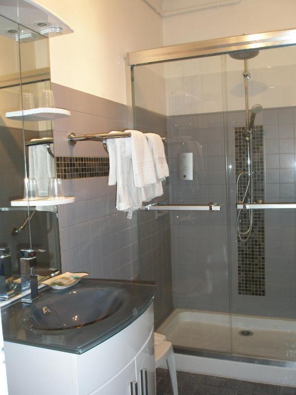Logis Hotel Le Clement V Roquemaure (Gard) Exterior foto